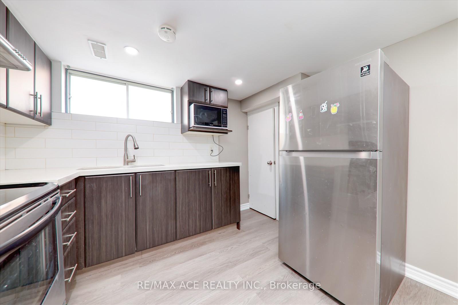 Photo 2 of 16 Roseglor Crescent, Scarborough, Bendale — HOMEH