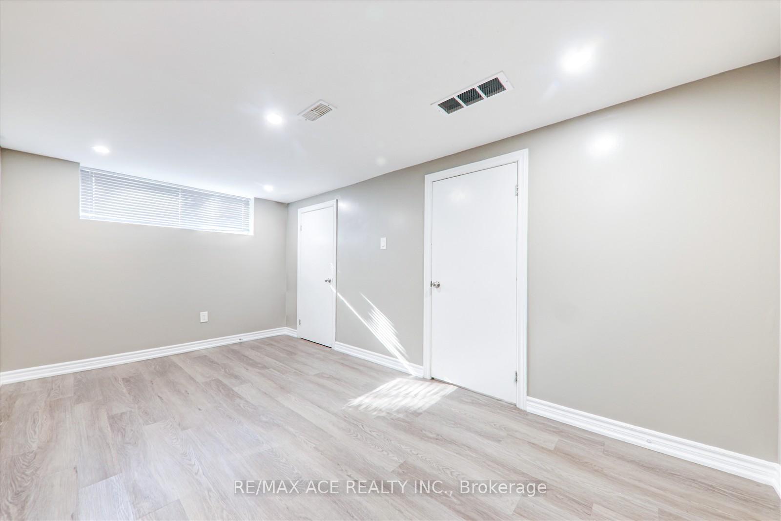 Photo 29 of 16 Roseglor Crescent, Scarborough, Bendale — HOMEH