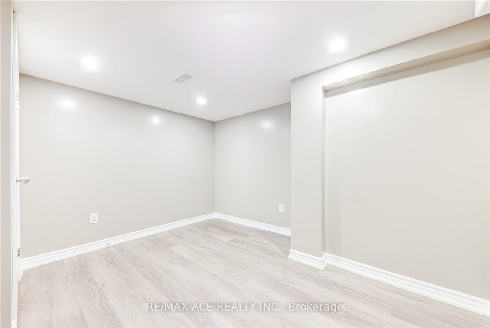 Photo 22 of 16 Roseglor Crescent, Scarborough, Bendale — HOMEH