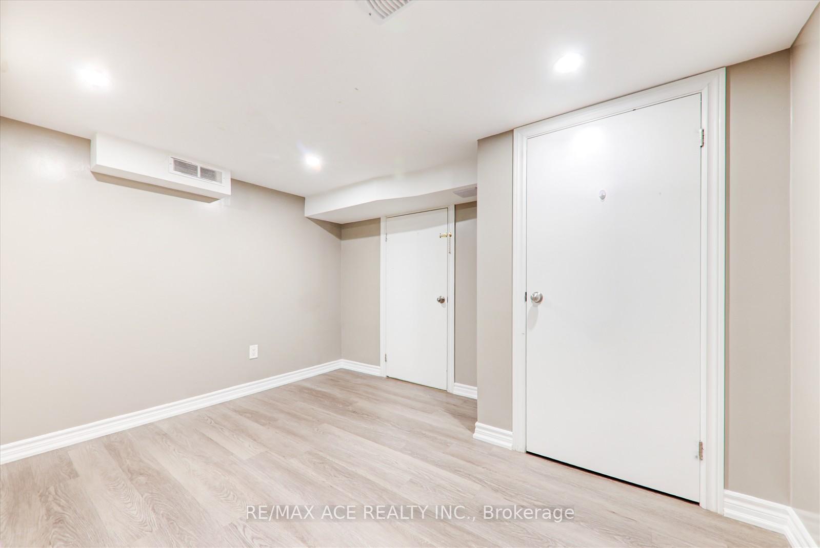 Photo 30 of 16 Roseglor Crescent, Scarborough, Bendale — HOMEH