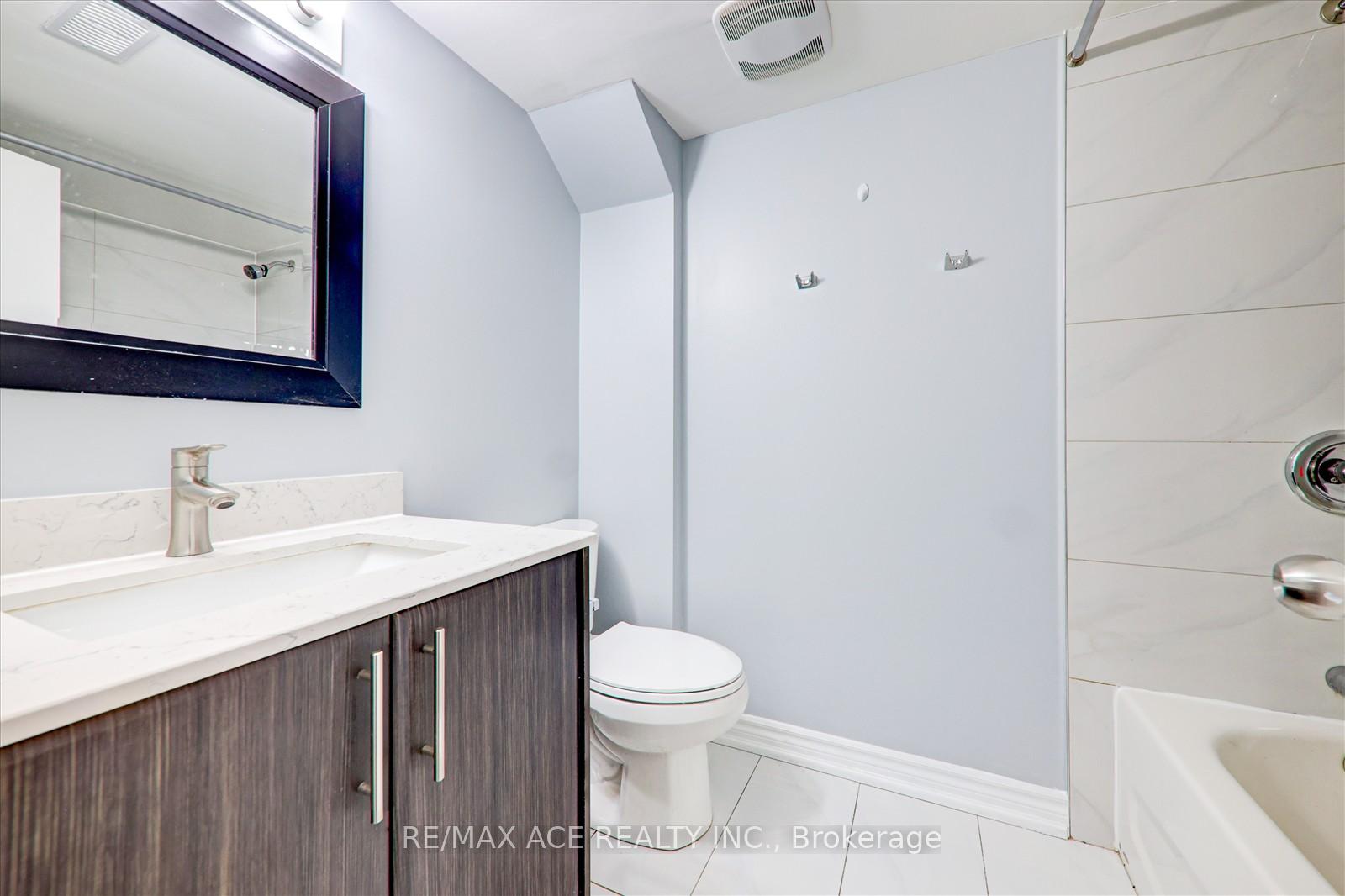 Photo 28 of 16 Roseglor Crescent, Scarborough, Bendale — HOMEH