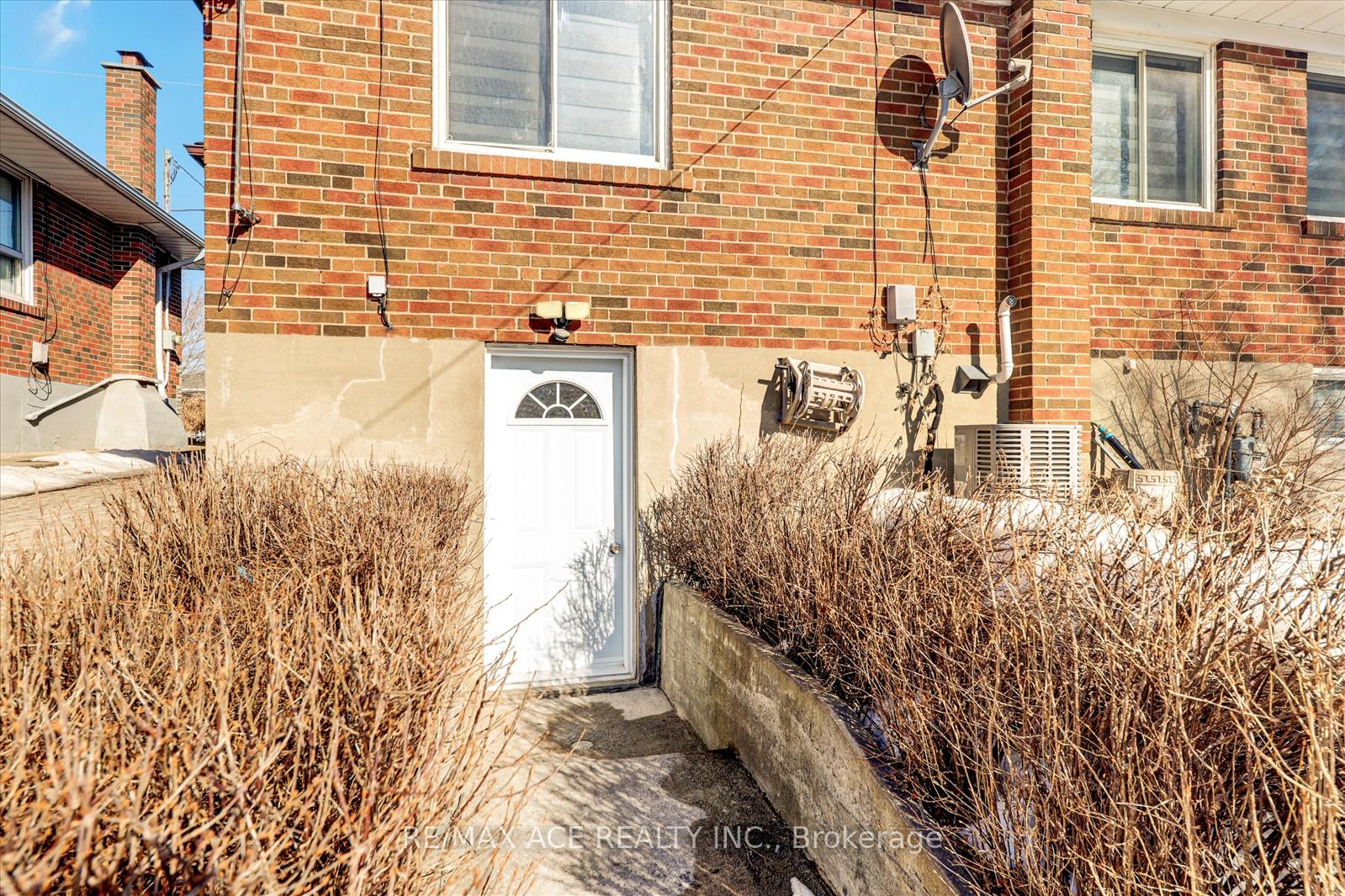 Photo 33 of 16 Roseglor Crescent, Scarborough, Bendale — HOMEH