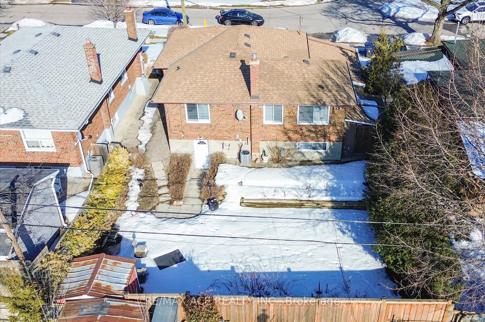 Photo 35 of 16 Roseglor Crescent, Scarborough, Bendale — HOMEH