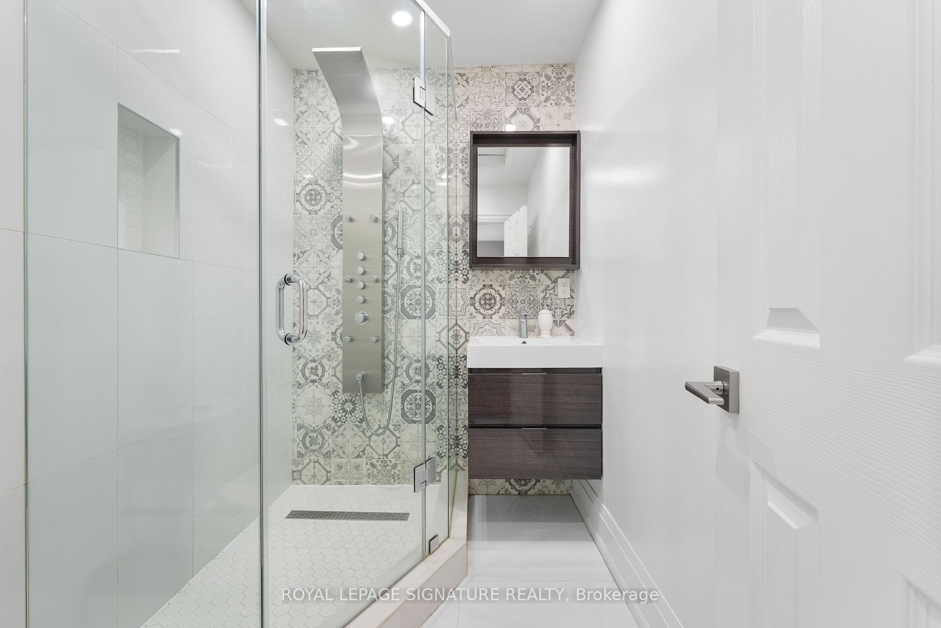 Photo 4 of 40 Southvale Drive, Toronto, Leaside — HOMEH