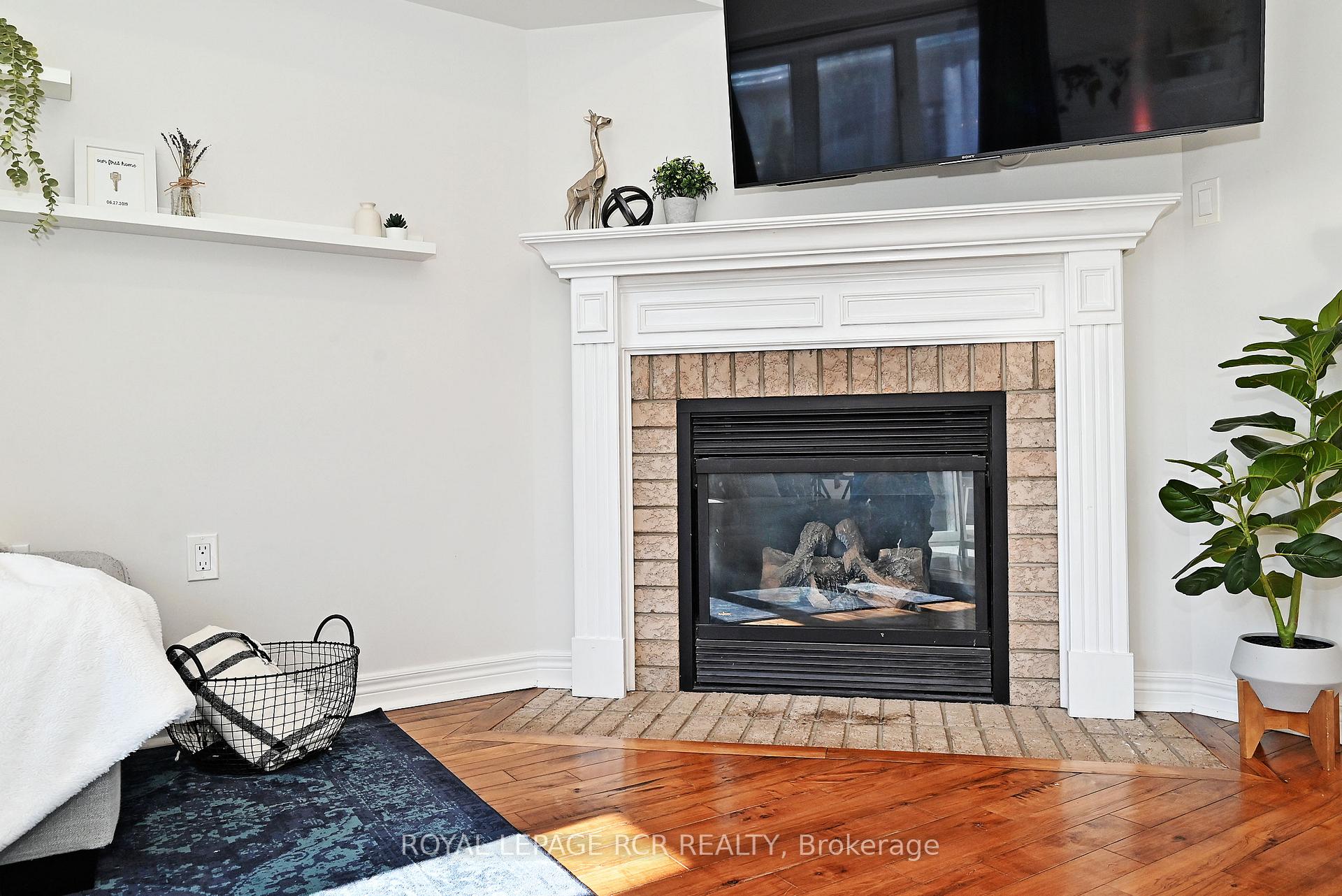 Photo 4 of 30 Jessop Avenue, King, Schomberg — HOMEH