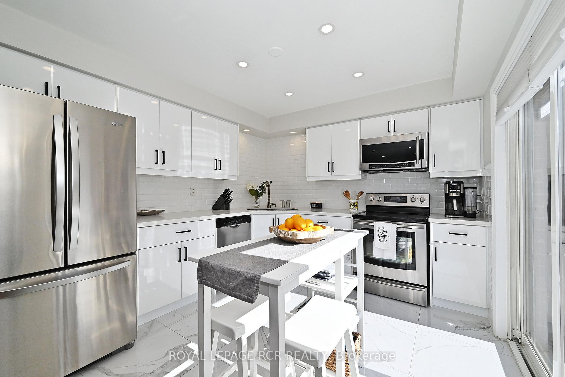 Photo 33 of 30 Jessop Avenue, King, Schomberg — HOMEH