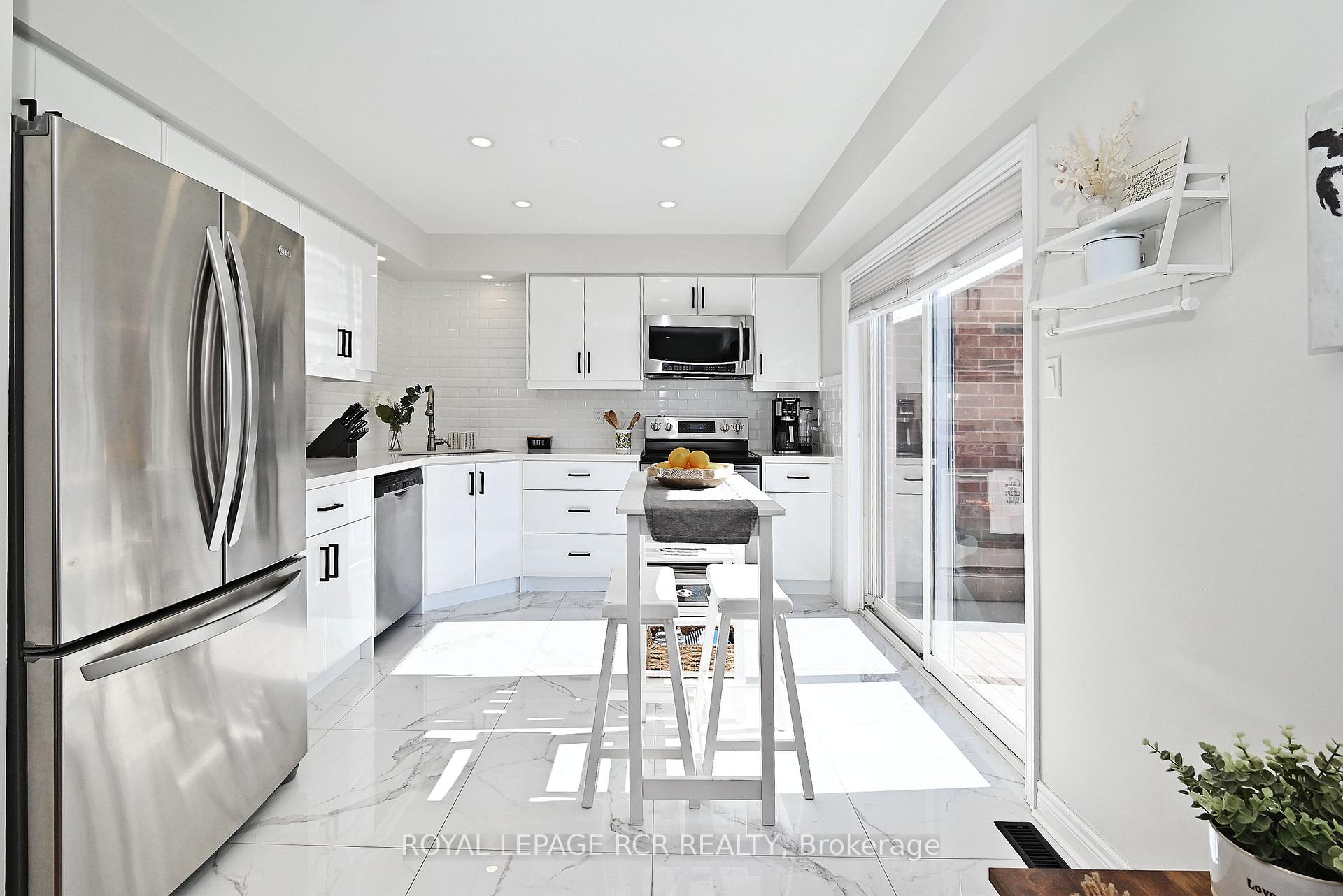 Photo 7 of 30 Jessop Avenue, King, Schomberg — HOMEH