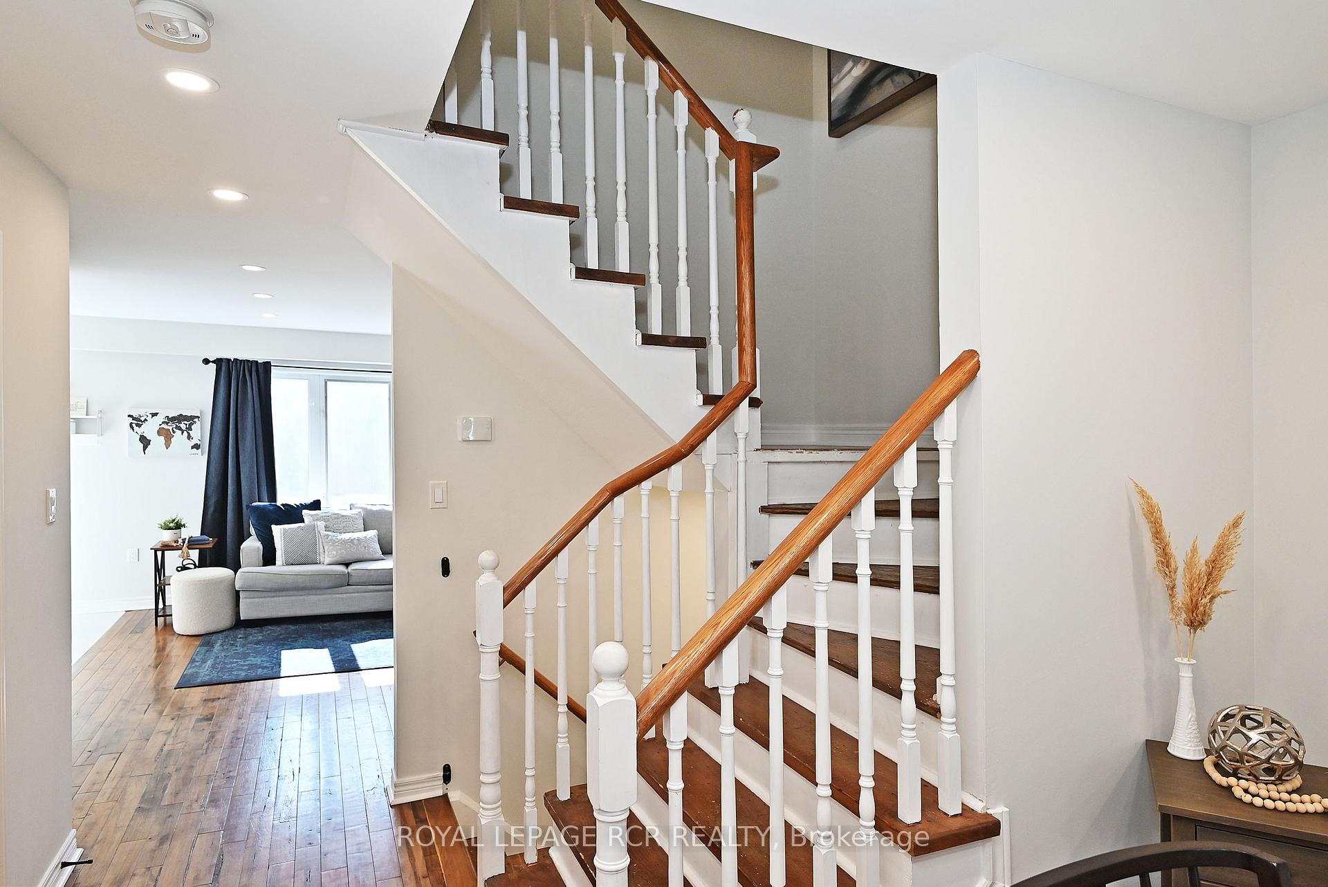 Photo 24 of 30 Jessop Avenue, King, Schomberg — HOMEH