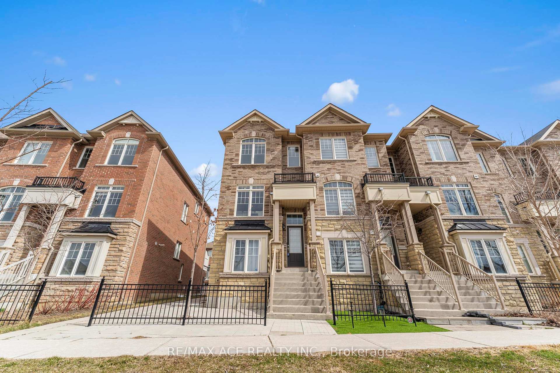 Photo 18 of 207 Dundas Way, Markham, Greensborough — HOMEH