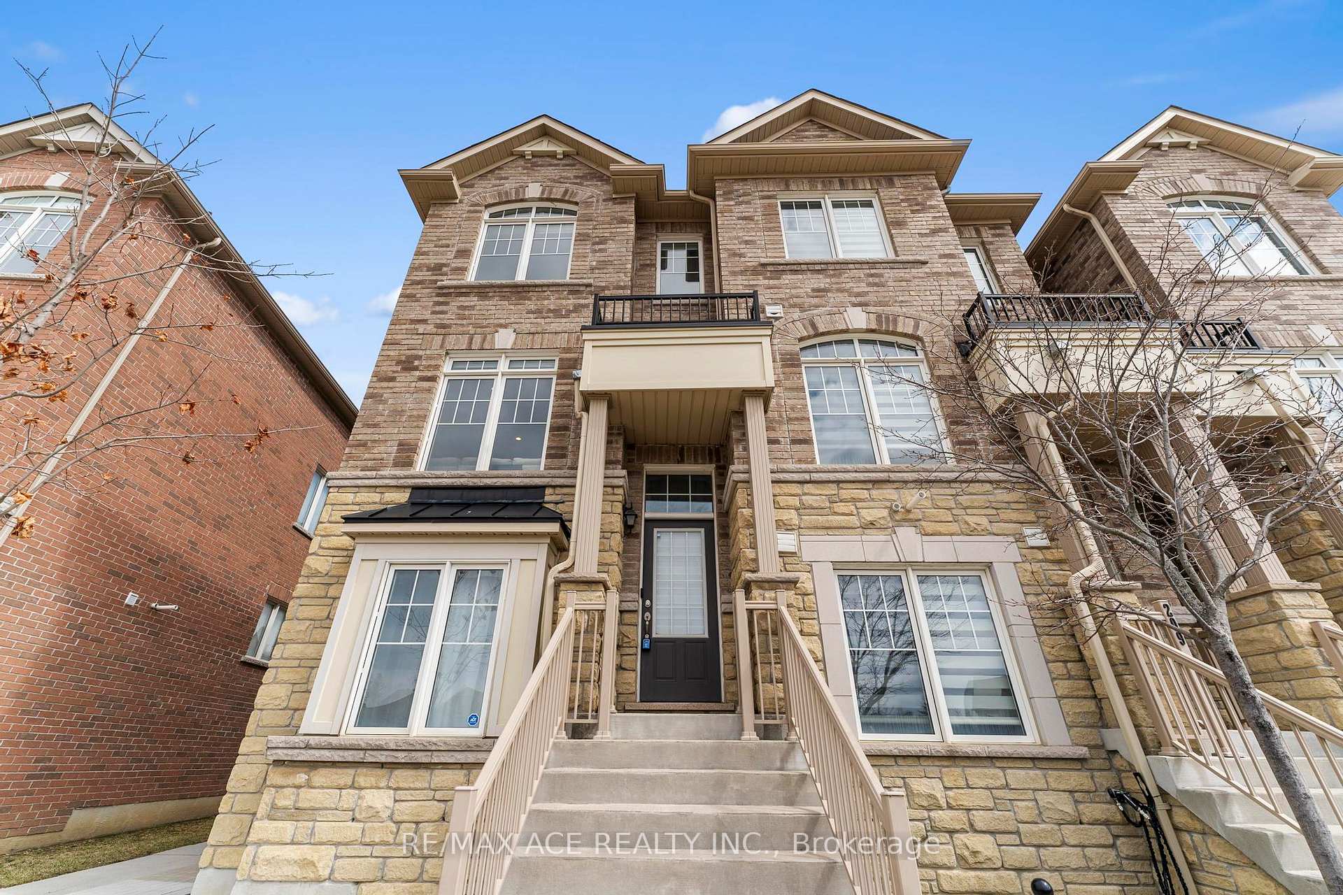 Photo 8 of 207 Dundas Way, Markham, Greensborough — HOMEH