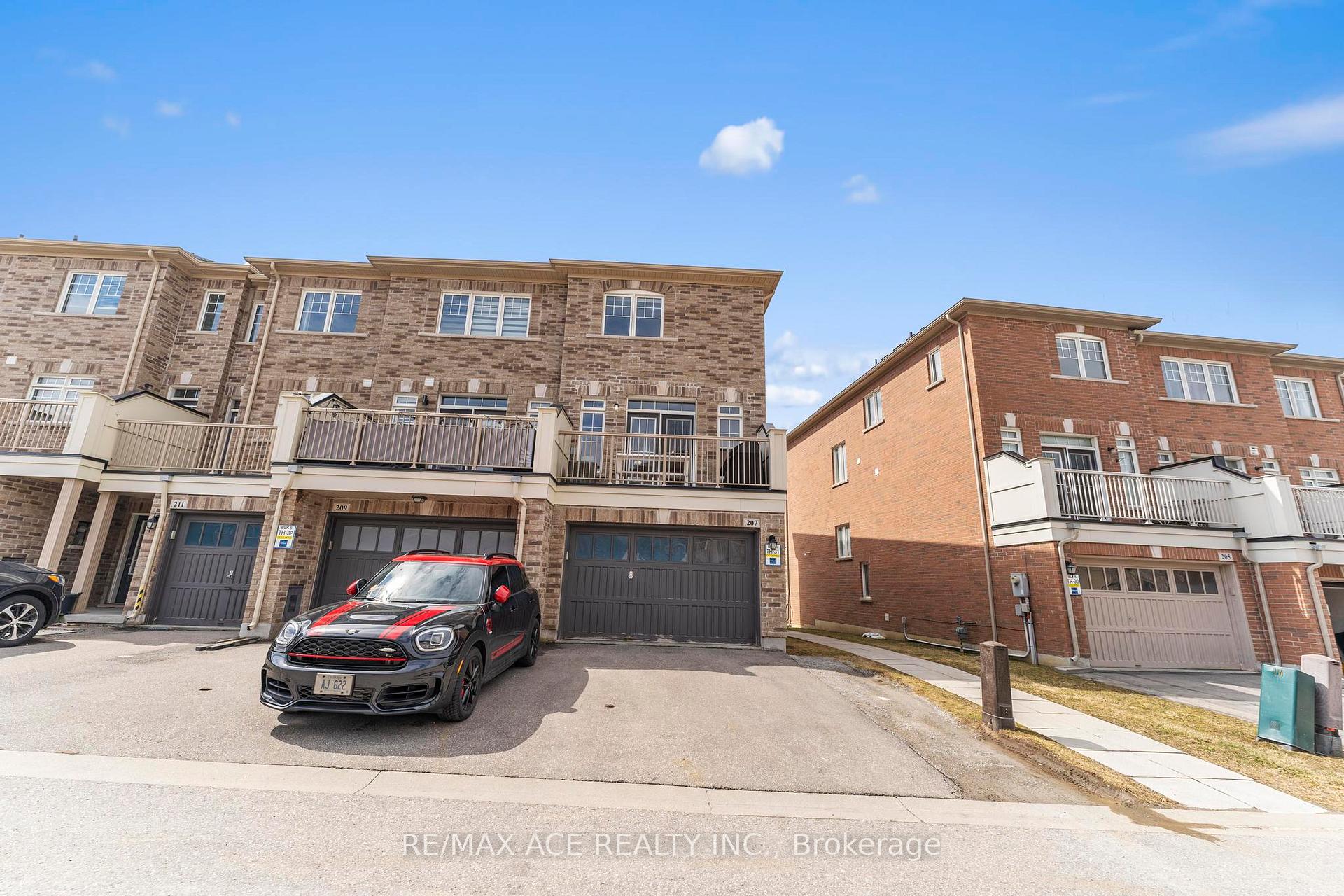Photo 13 of 207 Dundas Way, Markham, Greensborough — HOMEH