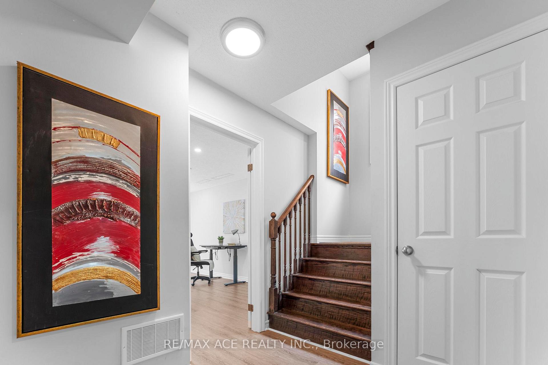 Photo 2 of 207 Dundas Way, Markham, Greensborough — HOMEH