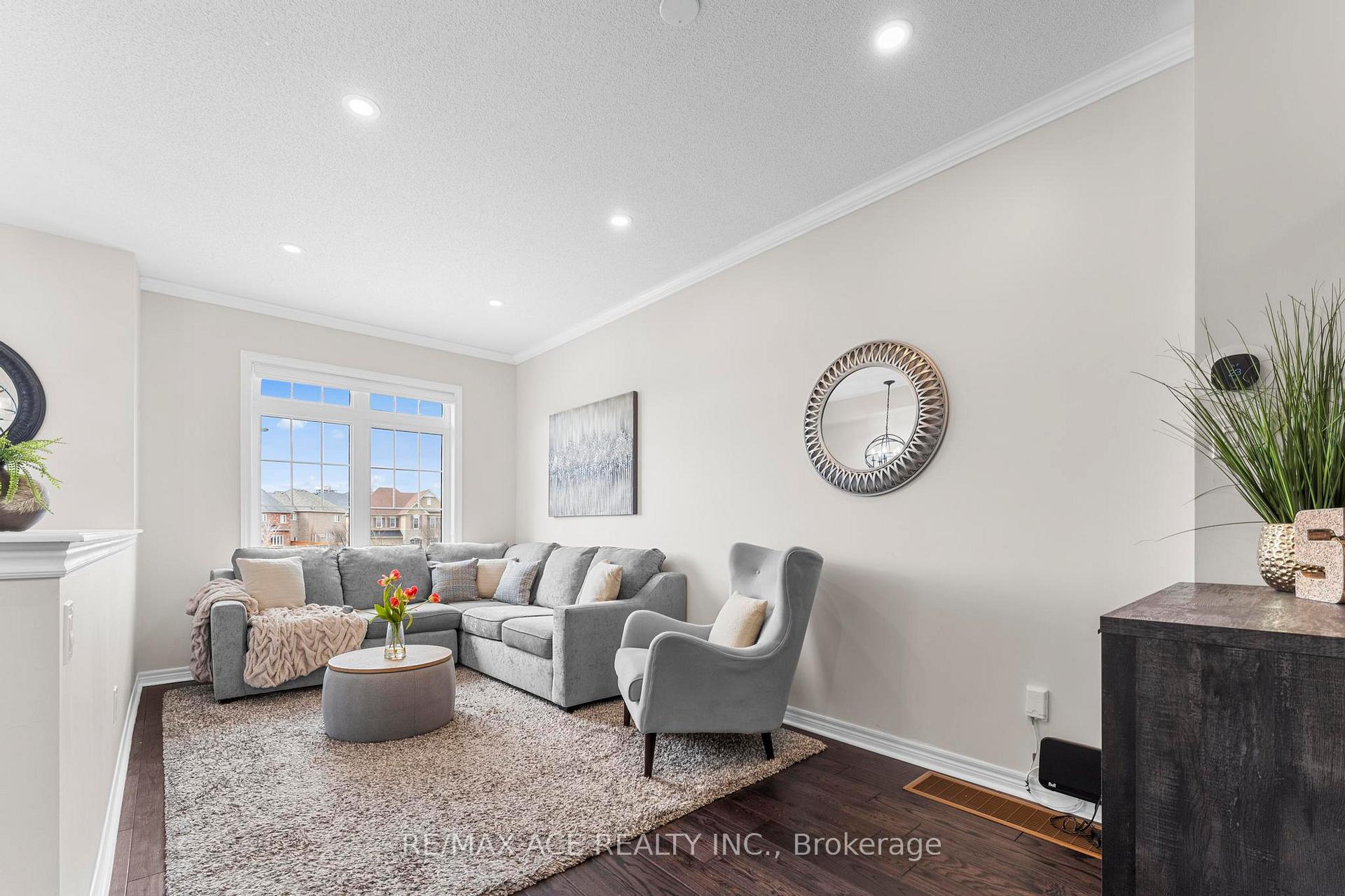 Photo 3 of 207 Dundas Way, Markham, Greensborough — HOMEH