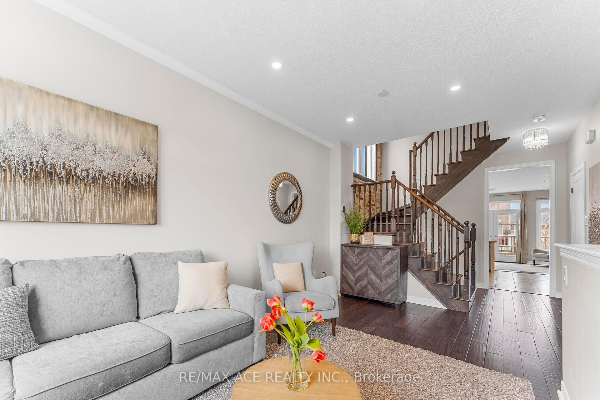 Photo 4 of 207 Dundas Way, Markham, Greensborough — HOMEH