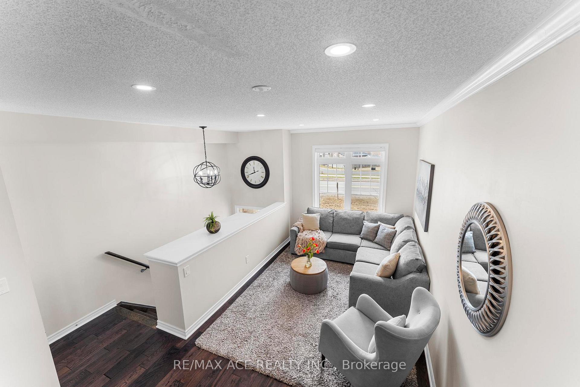 Photo 9 of 207 Dundas Way, Markham, Greensborough — HOMEH