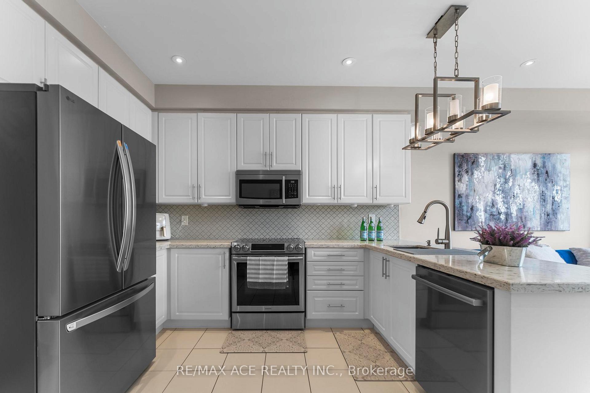 Photo 12 of 207 Dundas Way, Markham, Greensborough — HOMEH