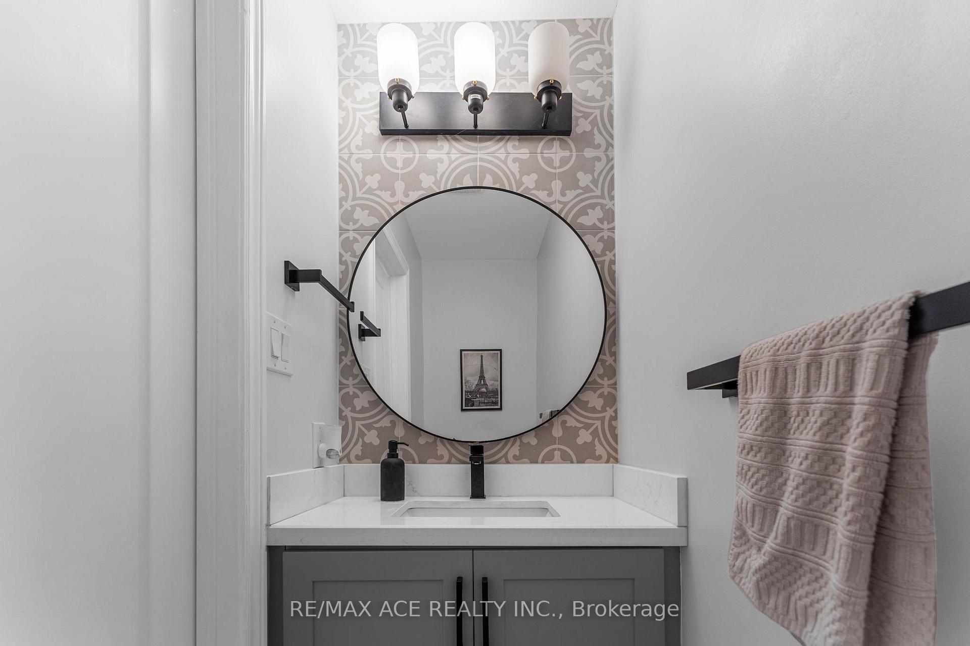 Photo 5 of 207 Dundas Way, Markham, Greensborough — HOMEH