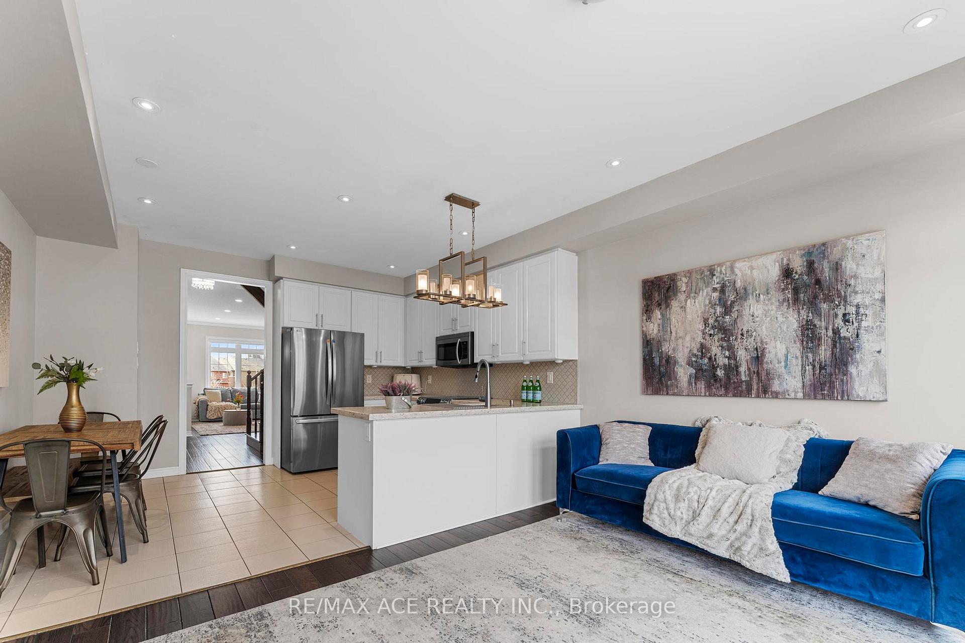 Photo 17 of 207 Dundas Way, Markham, Greensborough — HOMEH