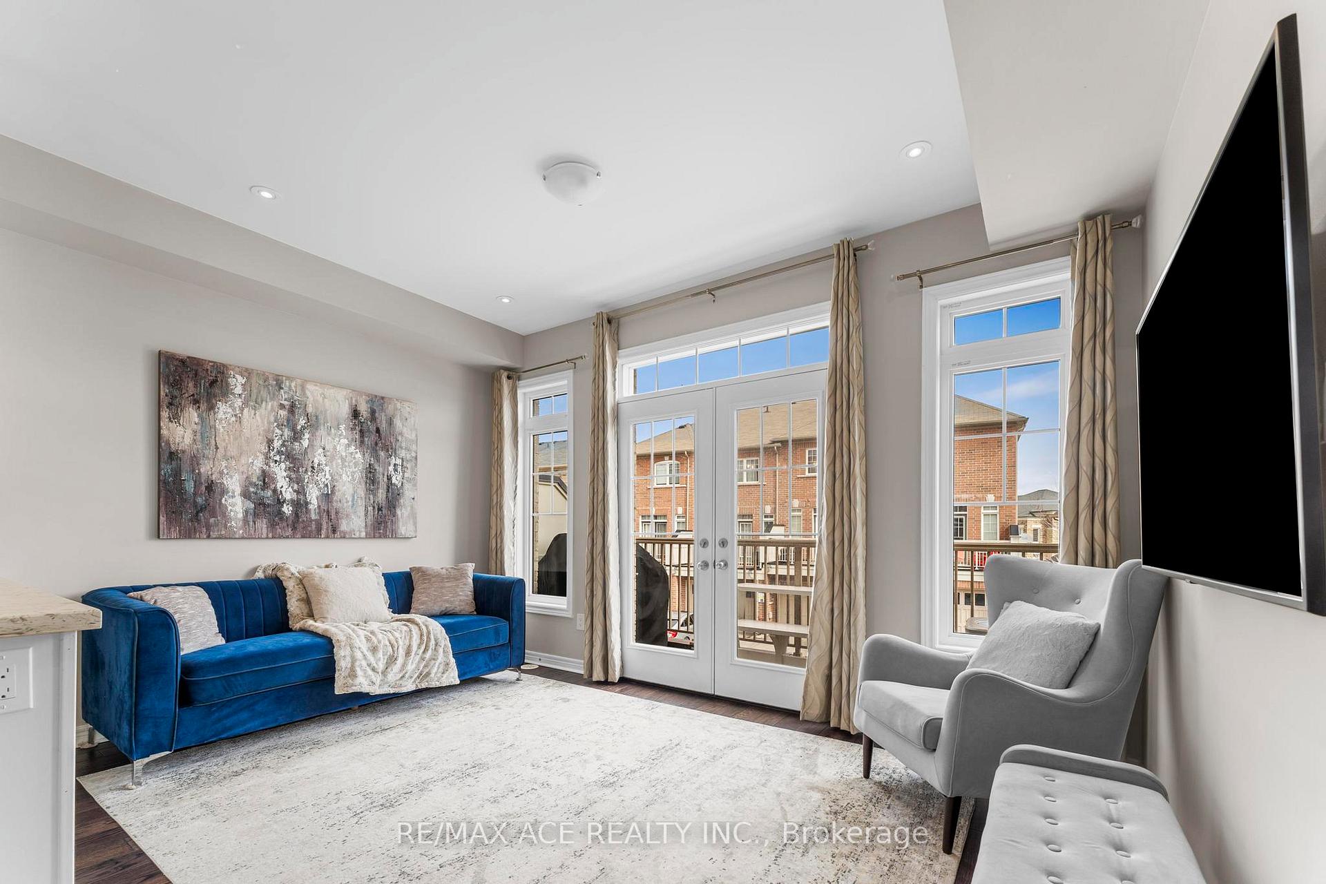 Photo 22 of 207 Dundas Way, Markham, Greensborough — HOMEH
