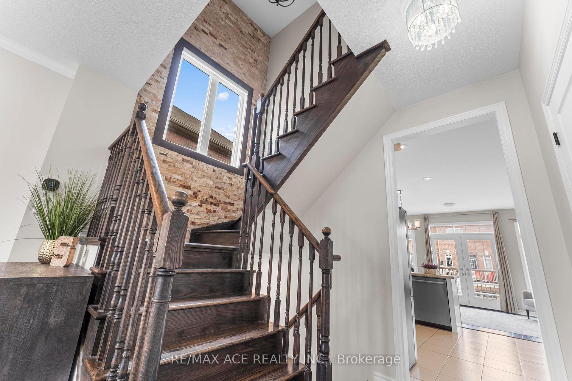 Photo 14 of 207 Dundas Way, Markham, Greensborough — HOMEH