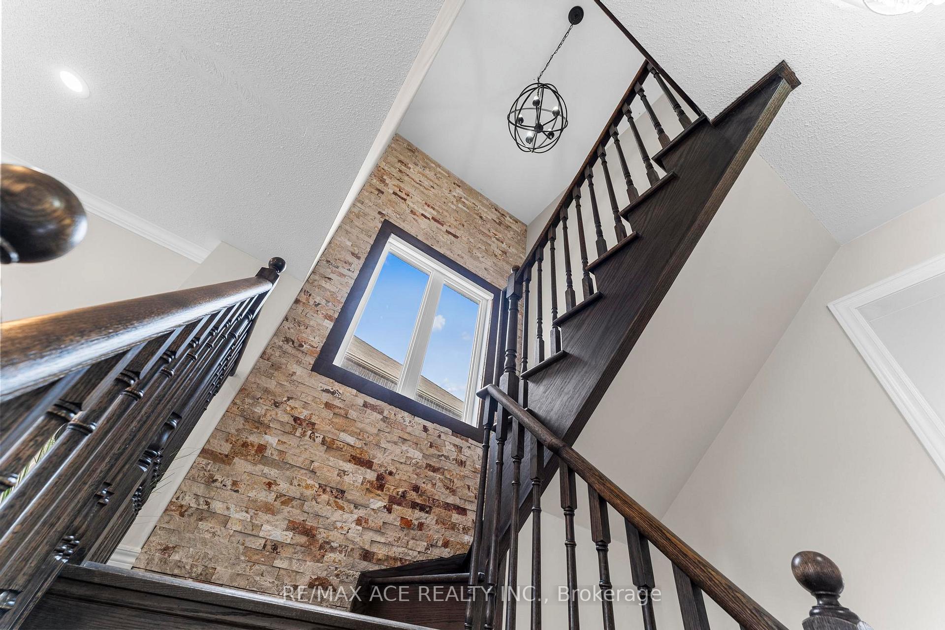 Photo 20 of 207 Dundas Way, Markham, Greensborough — HOMEH