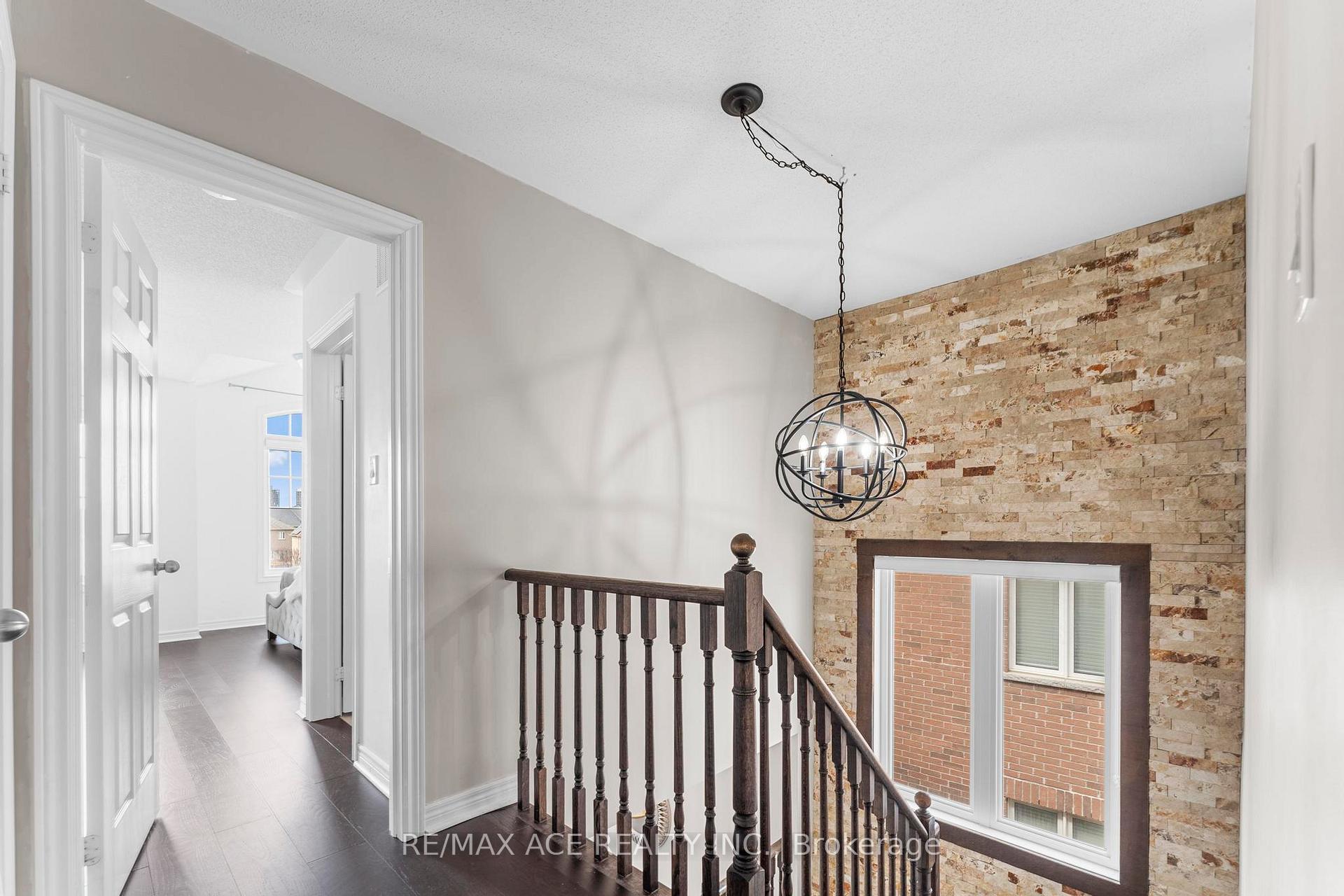 Photo 19 of 207 Dundas Way, Markham, Greensborough — HOMEH