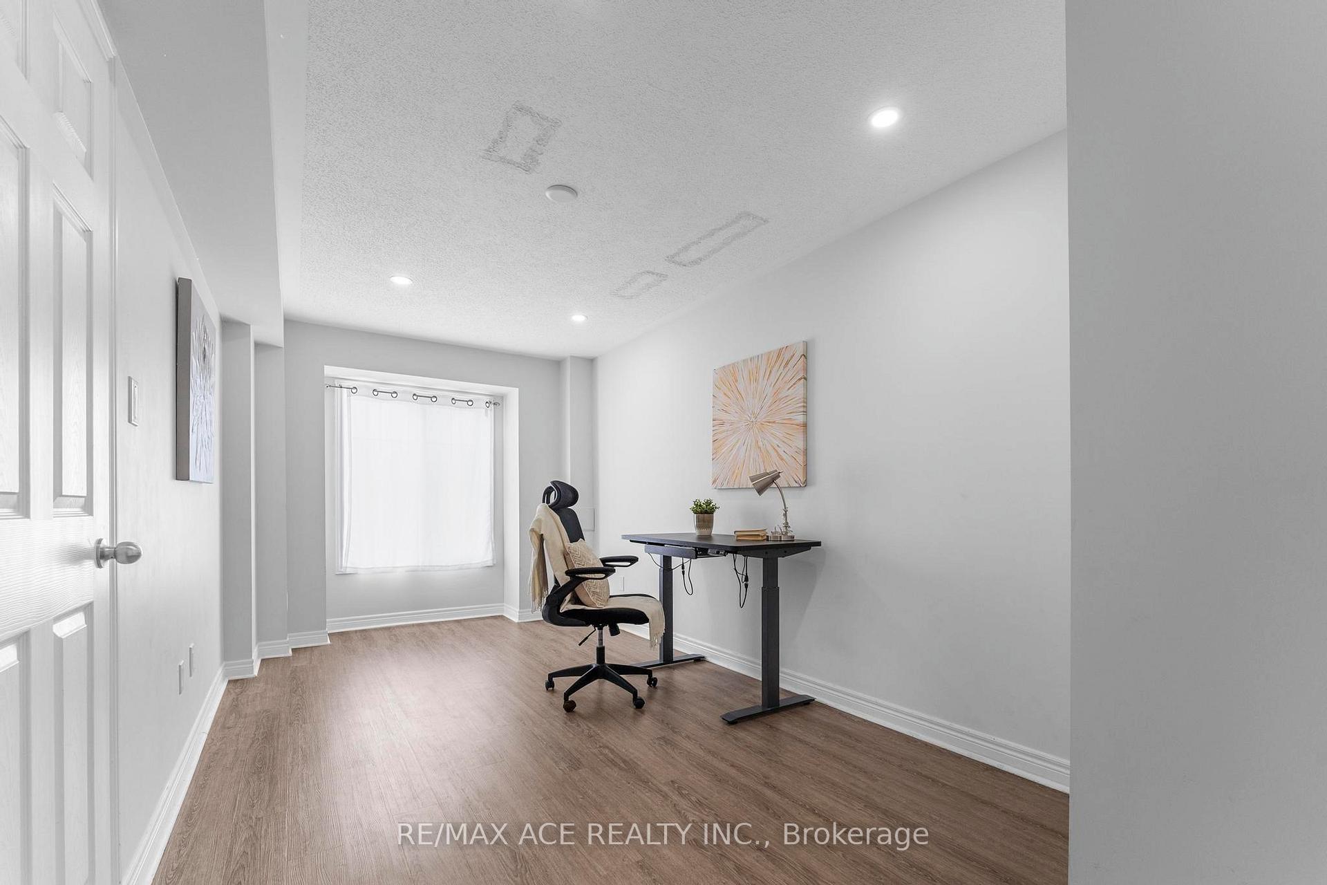 Photo 23 of 207 Dundas Way, Markham, Greensborough — HOMEH