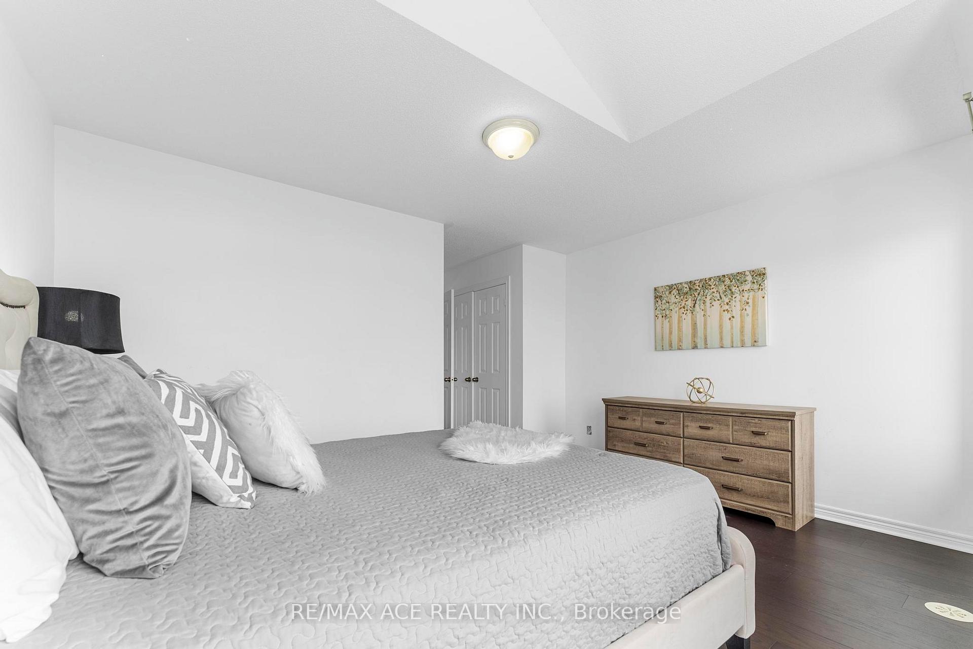 Photo 28 of 207 Dundas Way, Markham, Greensborough — HOMEH