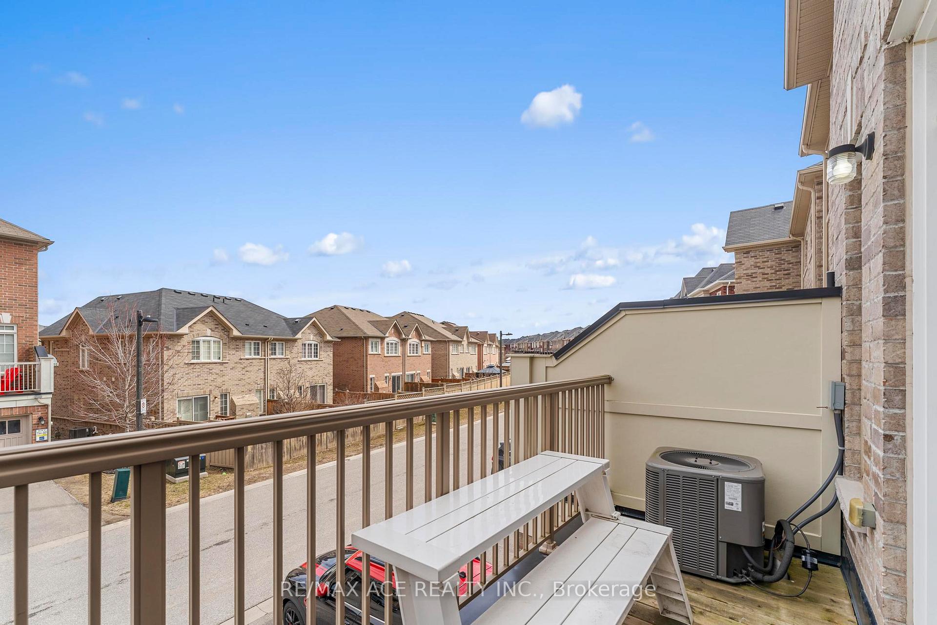 Photo 35 of 207 Dundas Way, Markham, Greensborough — HOMEH