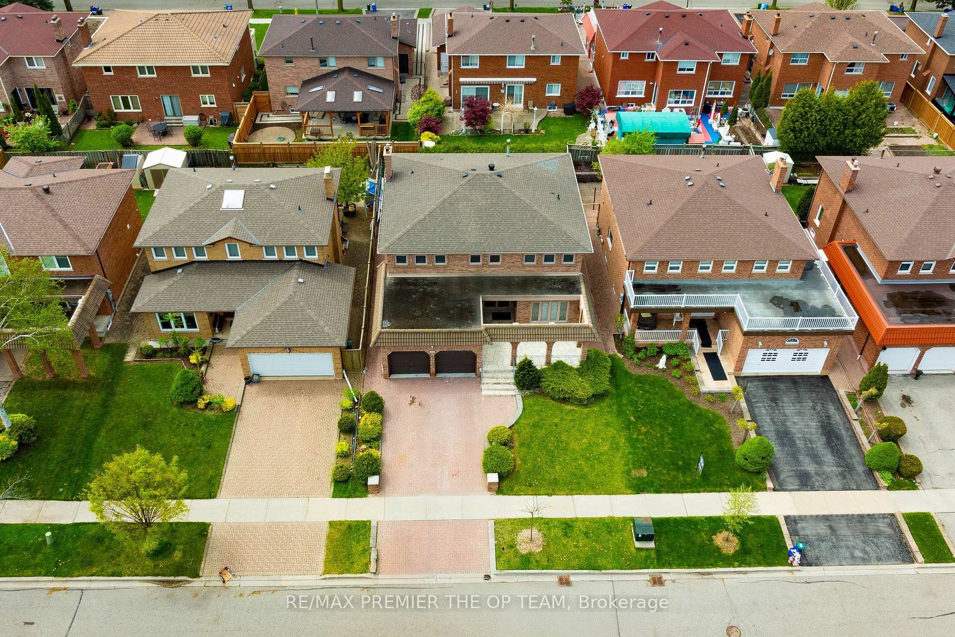 Photo 10 of 99 Benjamin Drive, Vaughan, East Woodbridge — HOMEH