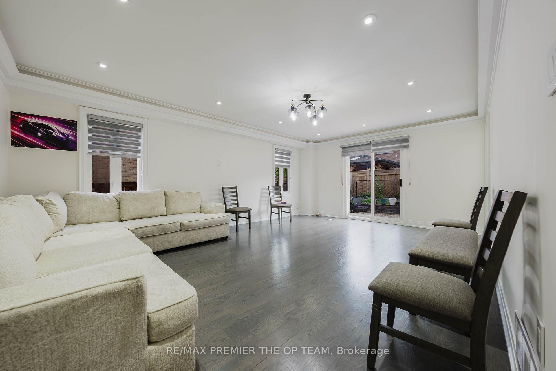 Photo 6 of 99 Benjamin Drive, Vaughan, East Woodbridge — HOMEH