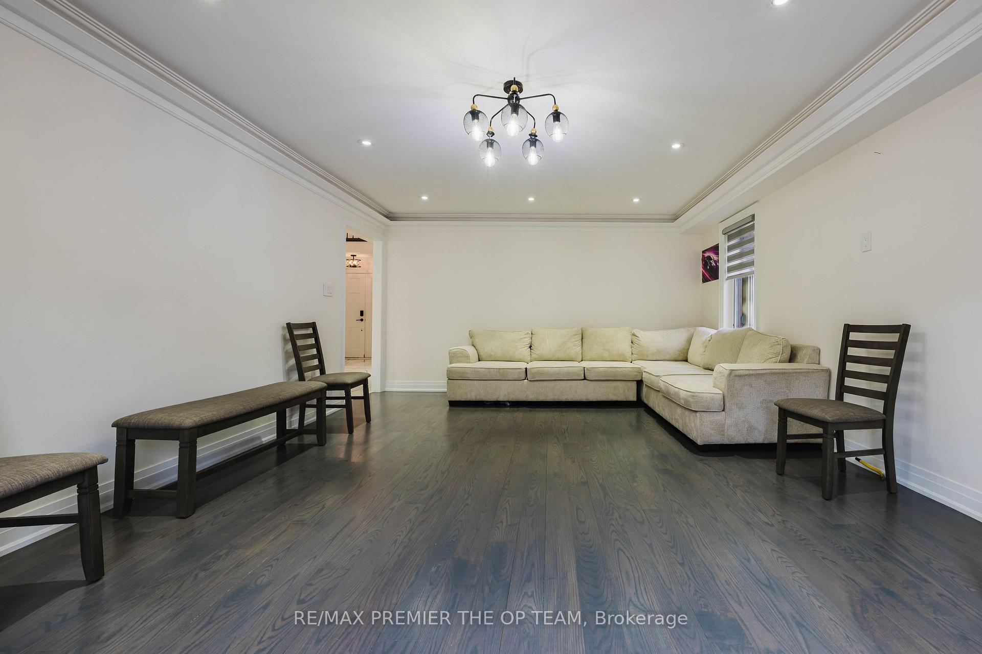 Photo 9 of 99 Benjamin Drive, Vaughan, East Woodbridge — HOMEH