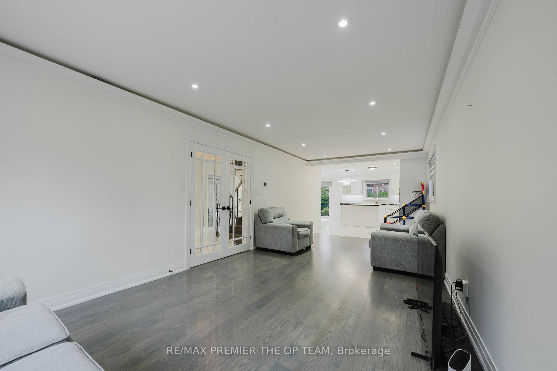 Photo 18 of 99 Benjamin Drive, Vaughan, East Woodbridge — HOMEH