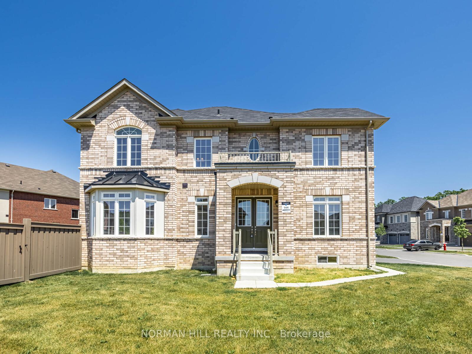 Photo 4 of 1 Lilestone Drive, Brampton, Credit Valley — HOMEH