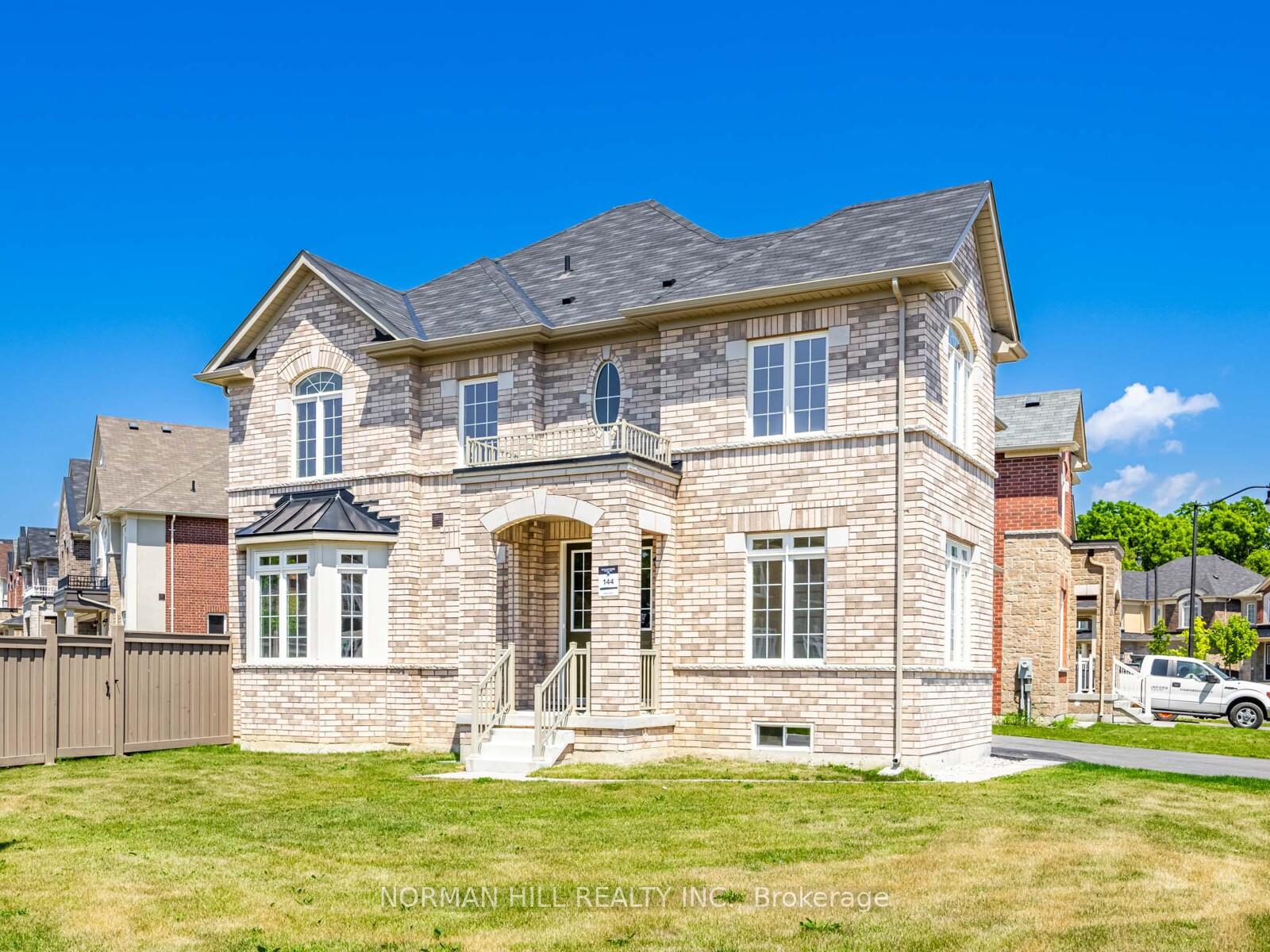Photo 8 of 1 Lilestone Drive, Brampton, Credit Valley — HOMEH