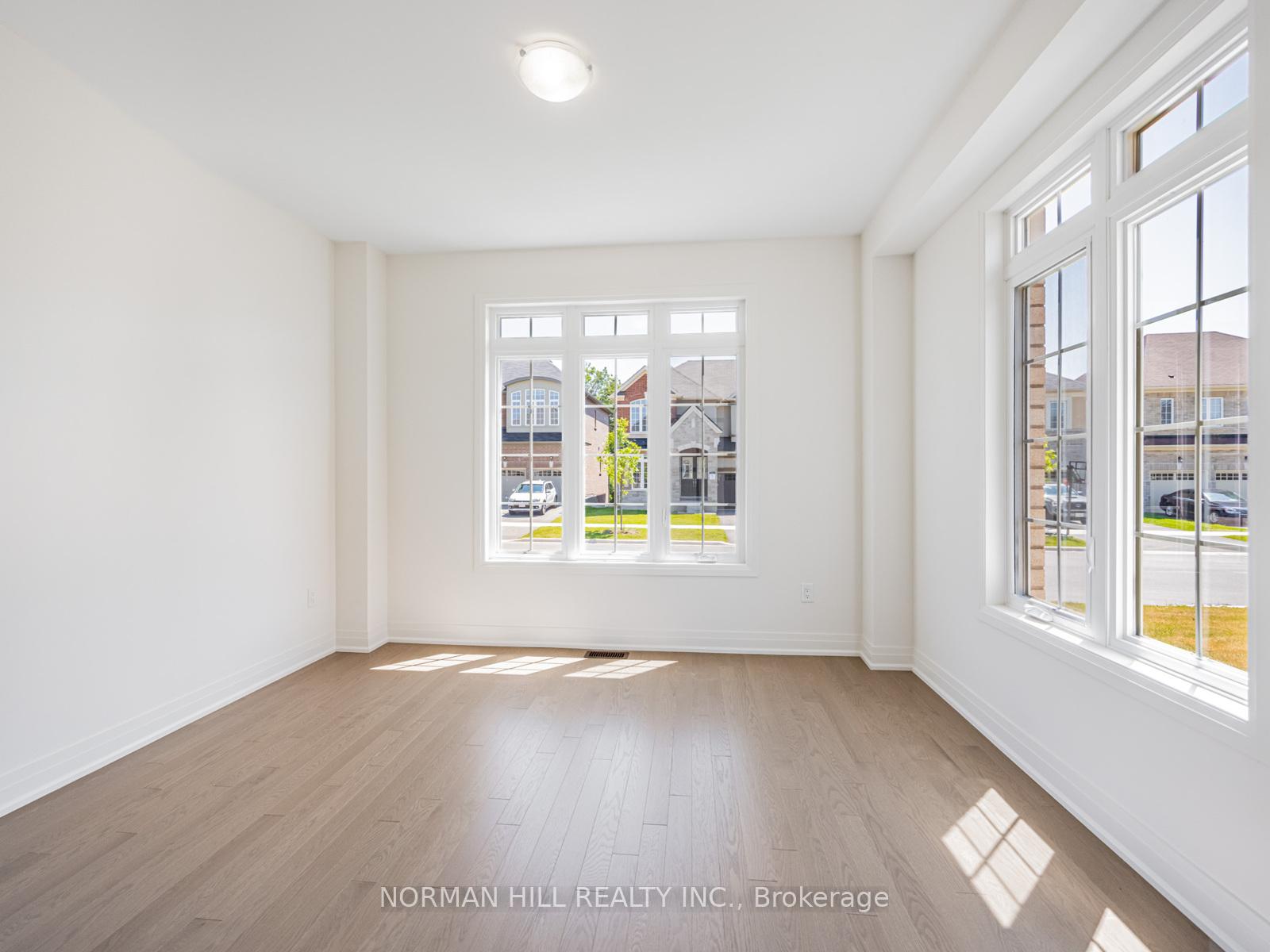 Photo 5 of 1 Lilestone Drive, Brampton, Credit Valley — HOMEH