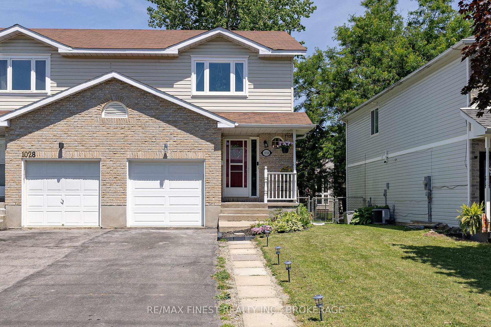 Front of 1026 Waterbury Crescent