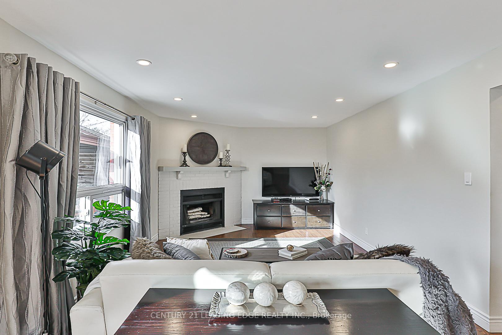 Photo 29 of 724 Barnes Crescent, Oshawa, Northglen — HOMEH