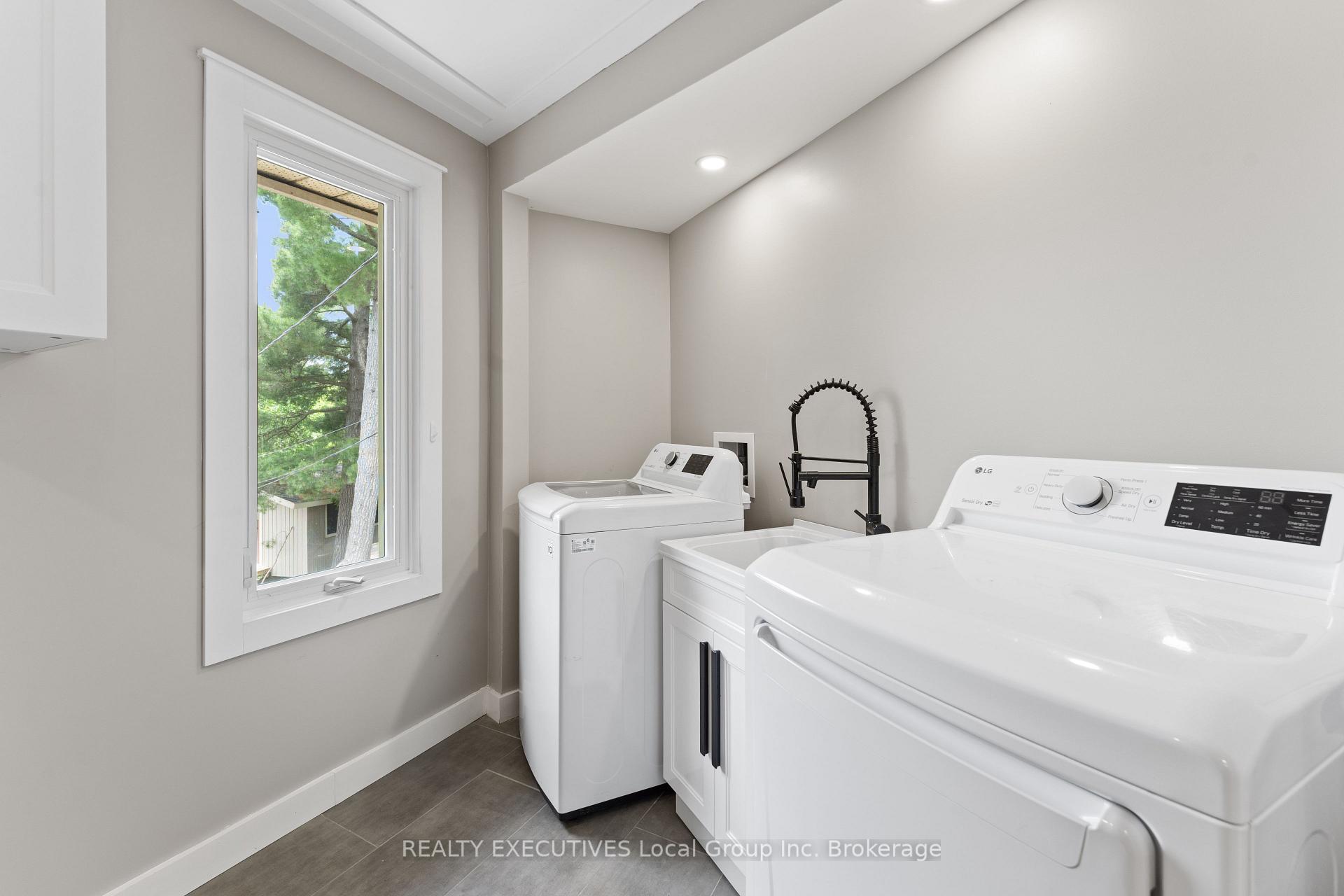 Photo 20 of 520 Riverbend Road, North Bay, Ferris — HOMEH