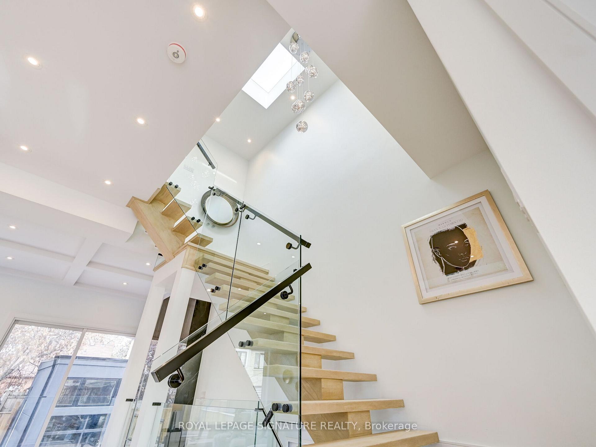 Photo 8 of 376 O'Connor Drive, Toronto, East York — HOMEH