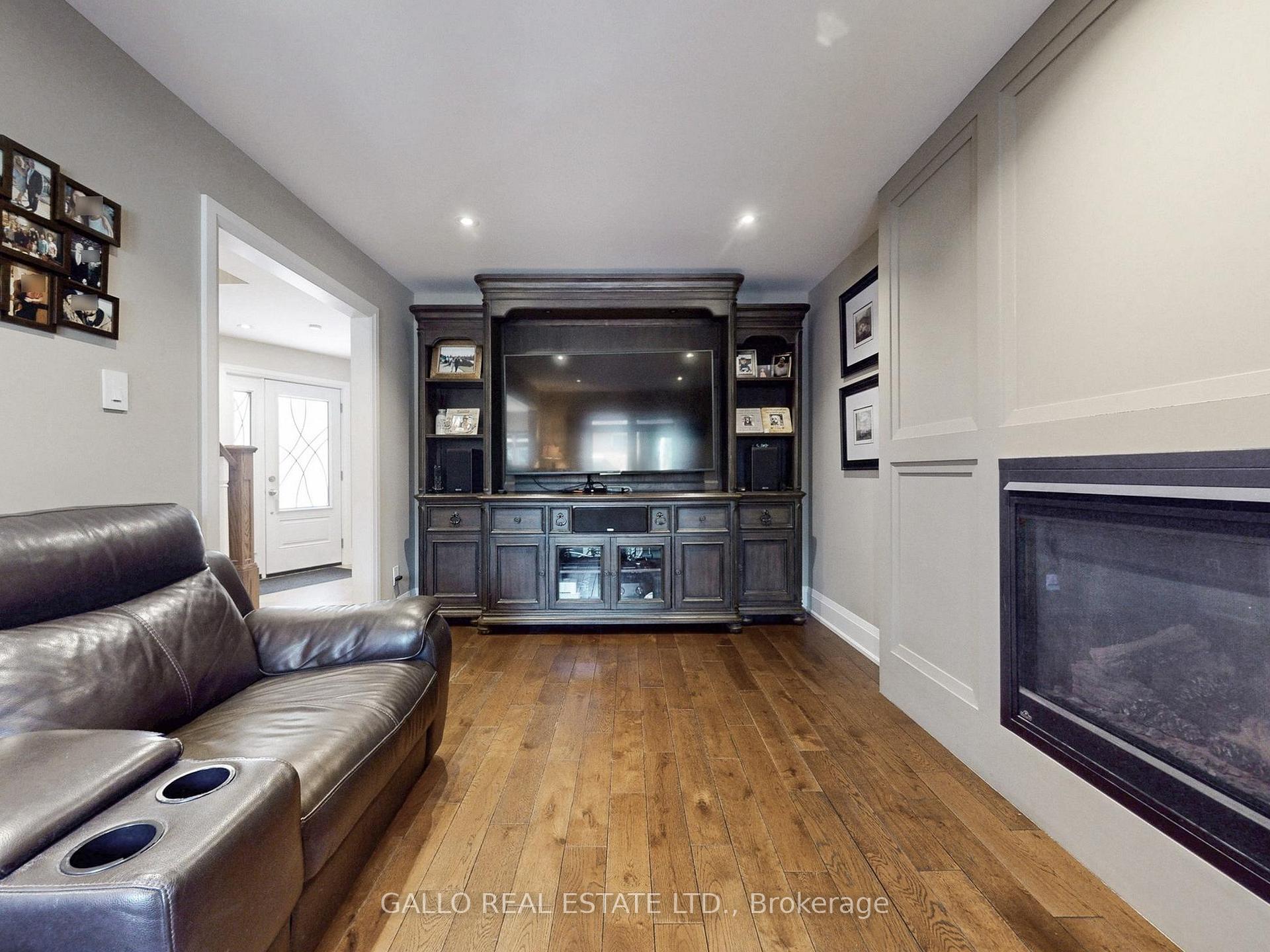 Photo 2 of 45 Timbermill Crescent, Markham, Raymerville — HOMEH