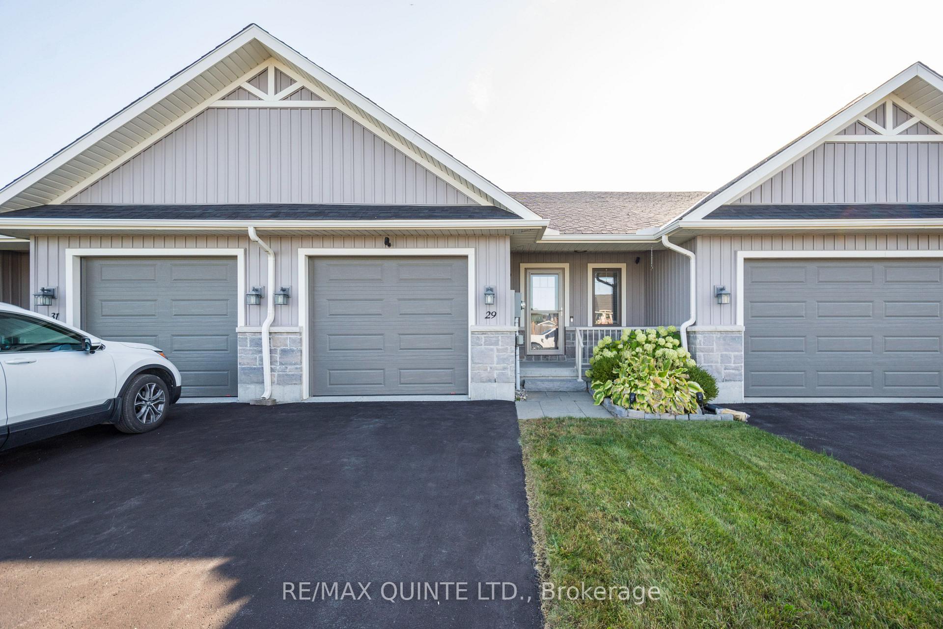 Photo 1 of 29 Glenview Crescent, Belleville, Belleville Ward — HOMEH