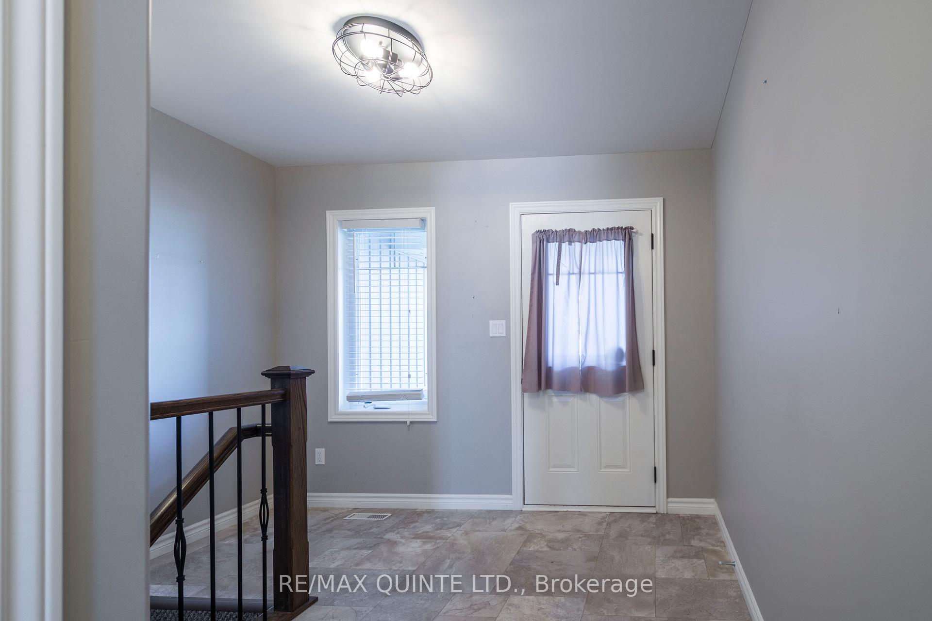 Photo 3 of 29 Glenview Crescent, Belleville, Belleville Ward — HOMEH