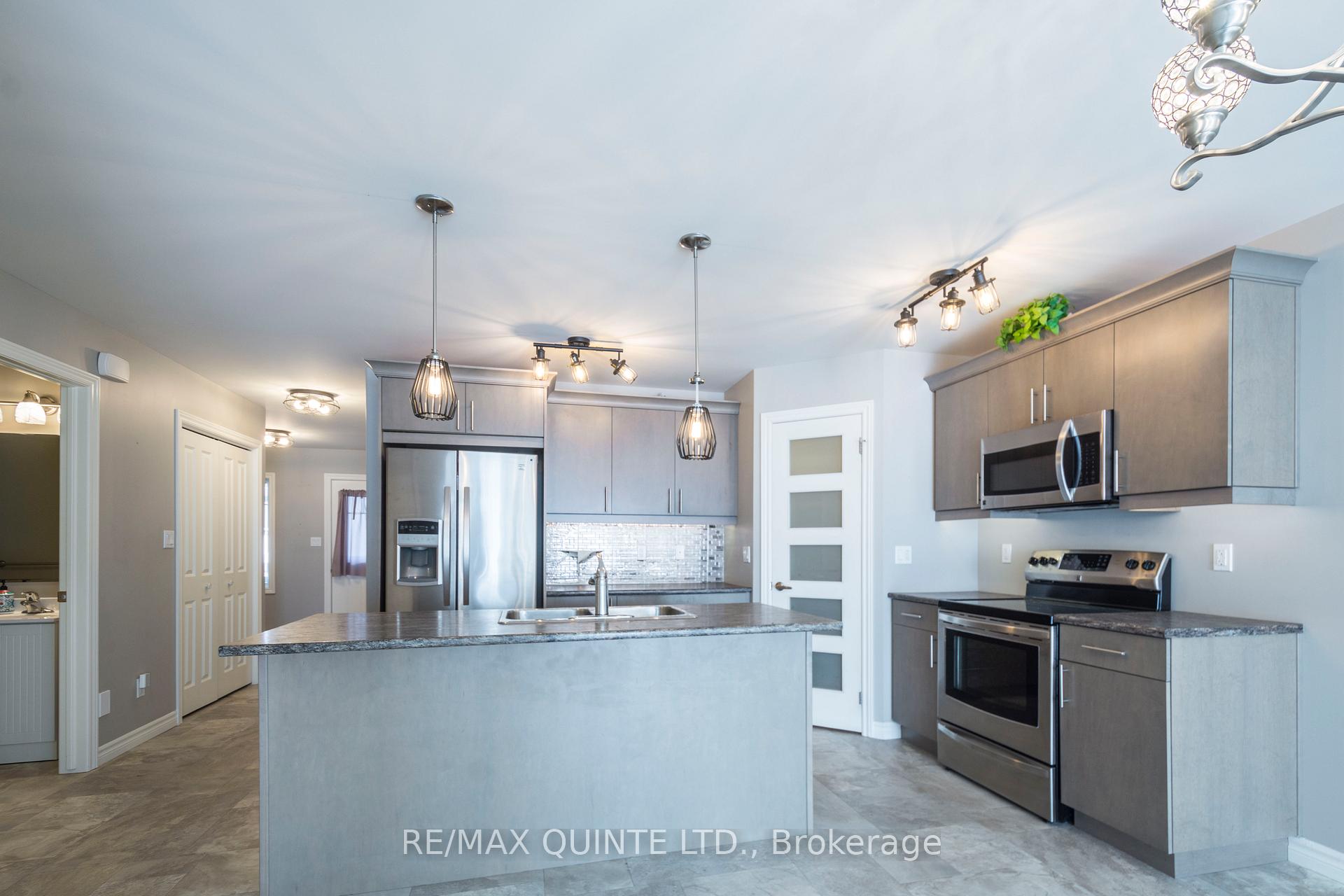 Photo 6 of 29 Glenview Crescent, Belleville, Belleville Ward — HOMEH