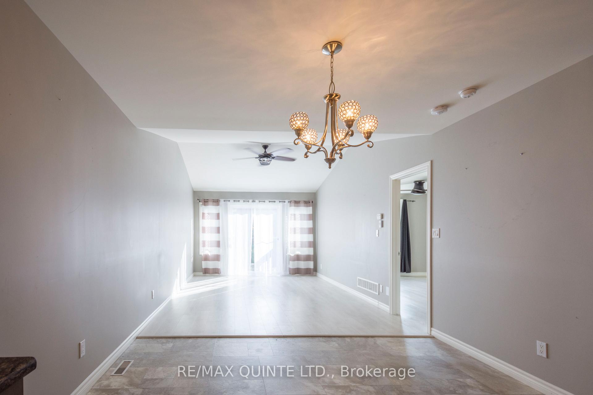 Photo 10 of 29 Glenview Crescent, Belleville, Belleville Ward — HOMEH