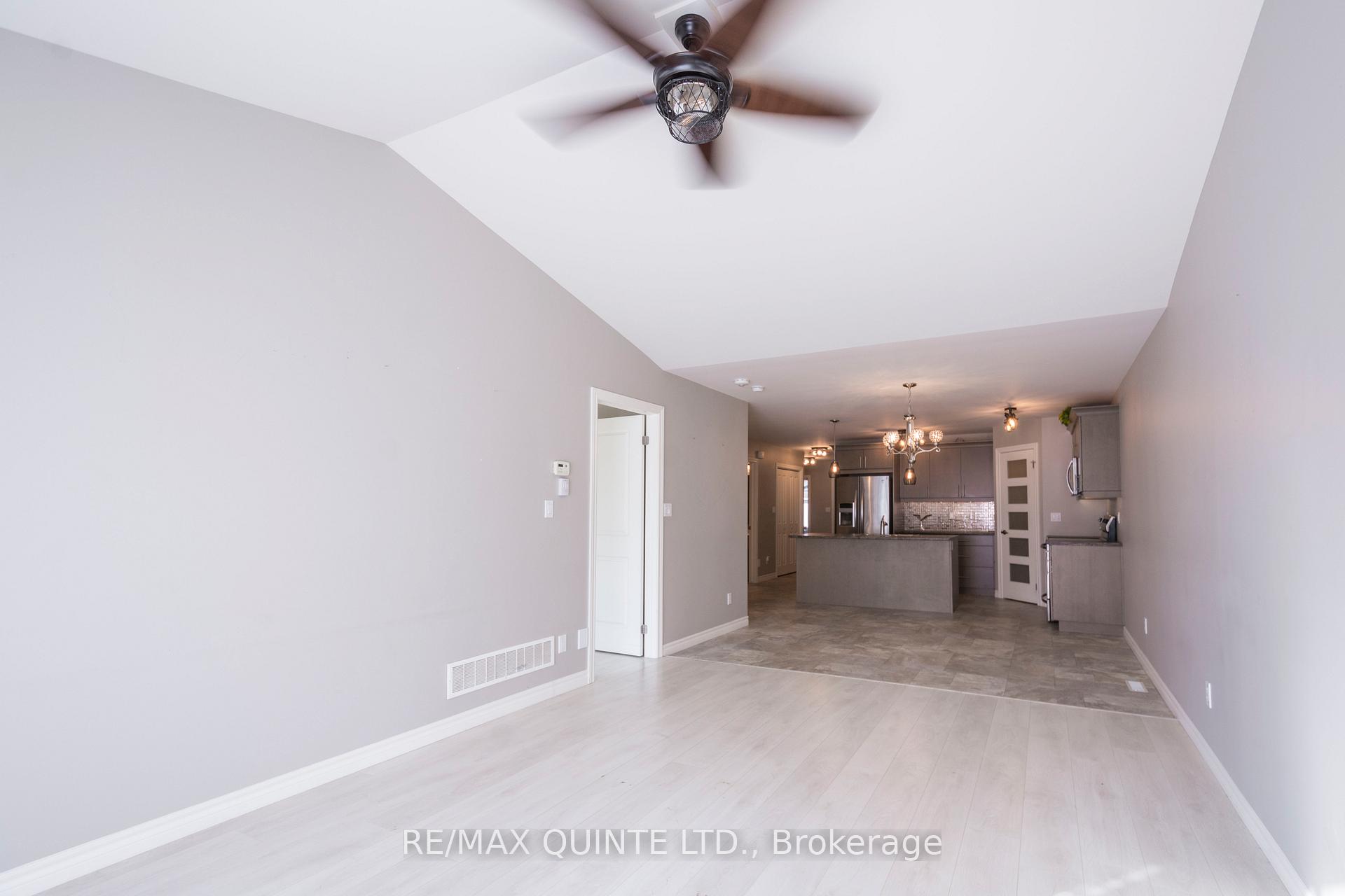 Photo 11 of 29 Glenview Crescent, Belleville, Belleville Ward — HOMEH
