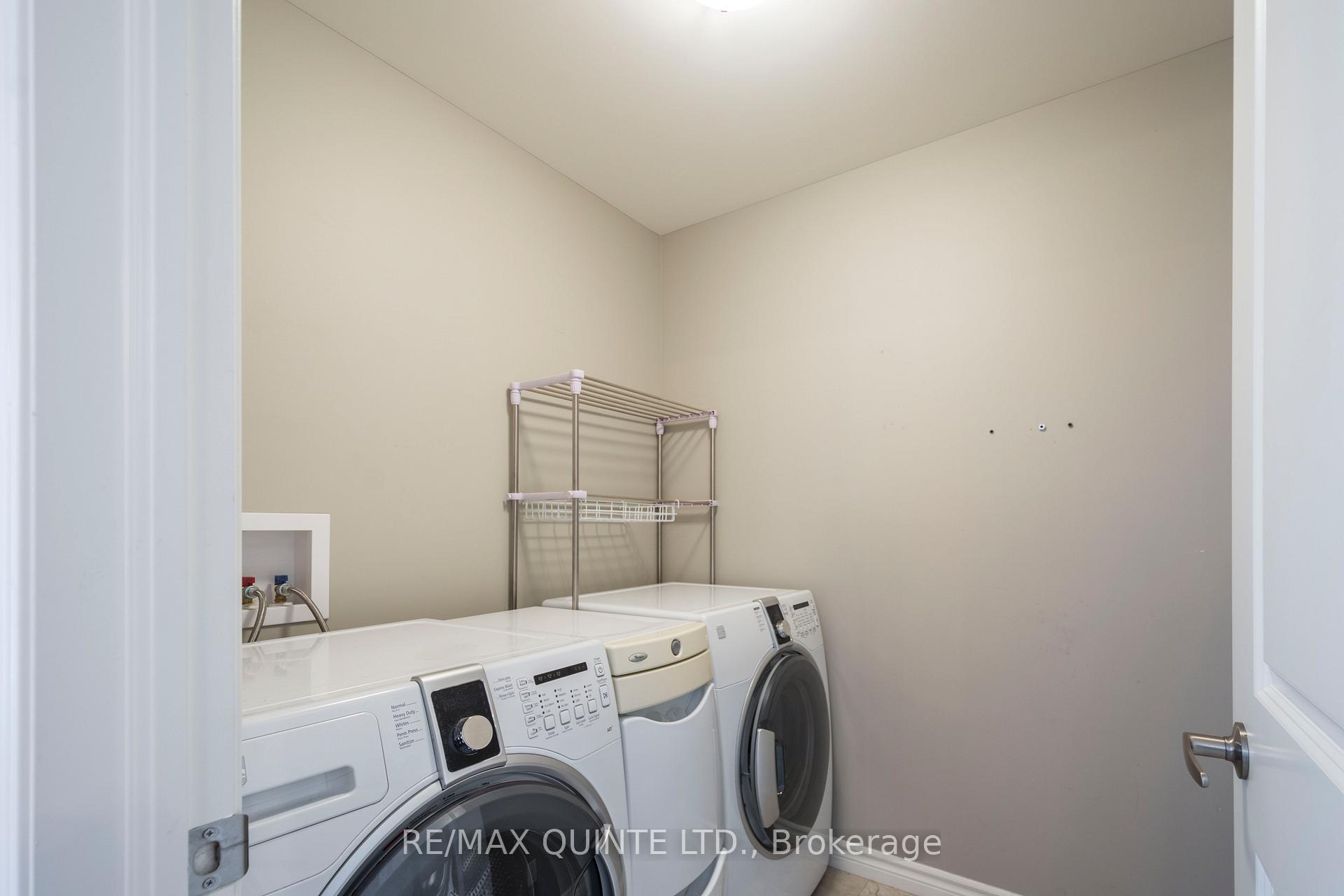 Photo 16 of 29 Glenview Crescent, Belleville, Belleville Ward — HOMEH