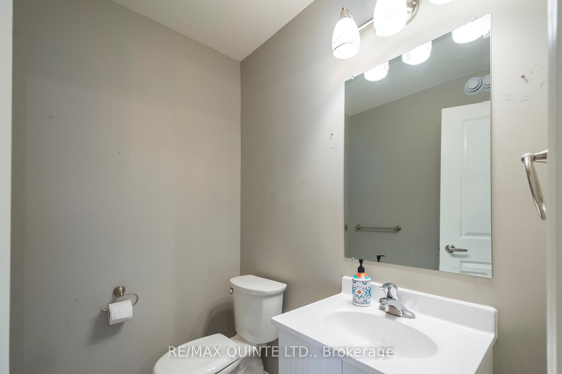 Photo 17 of 29 Glenview Crescent, Belleville, Belleville Ward — HOMEH