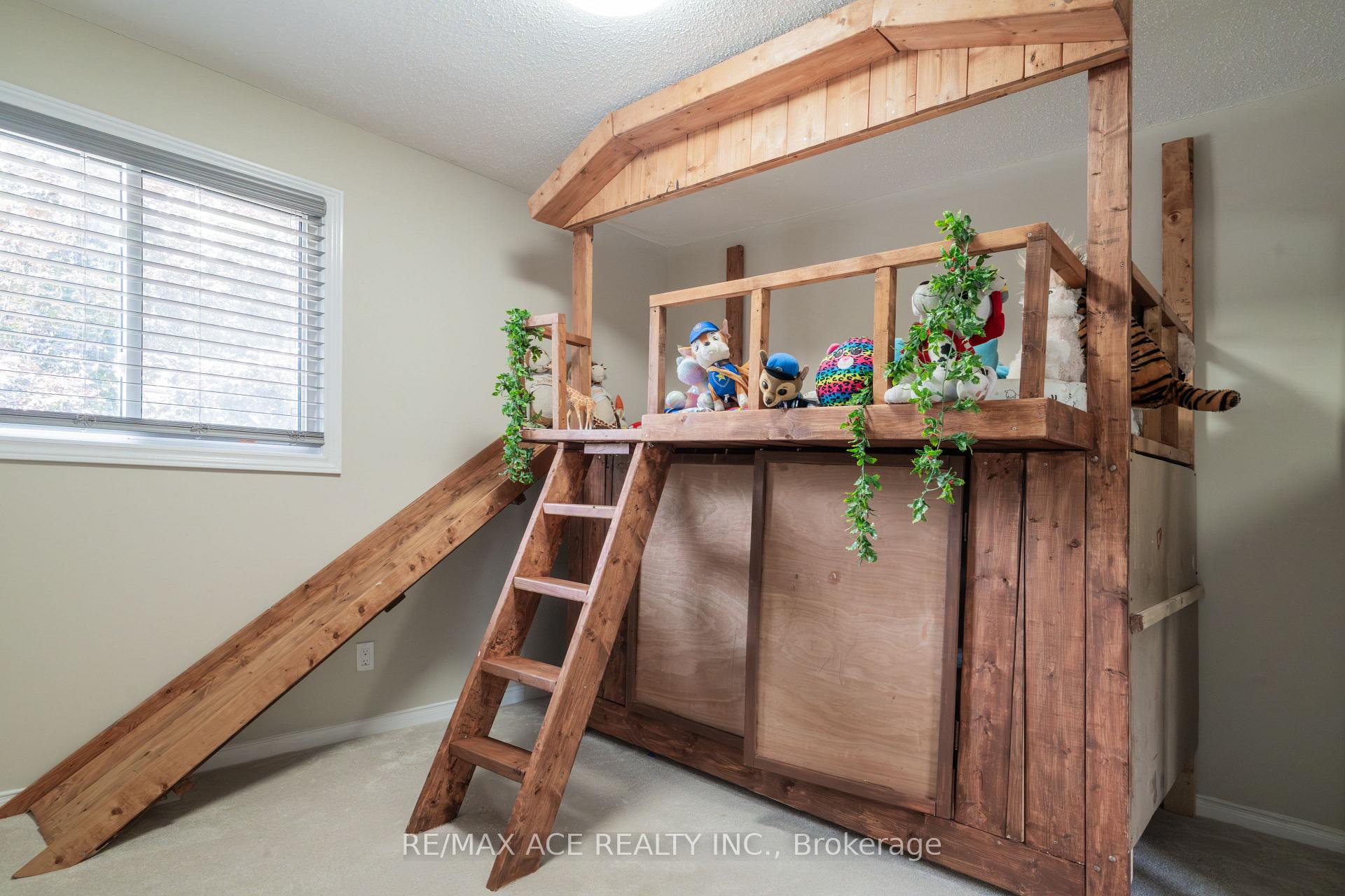 Photo 23 of 50 Soper Creek Drive, Clarington, Bowmanville — HOMEH