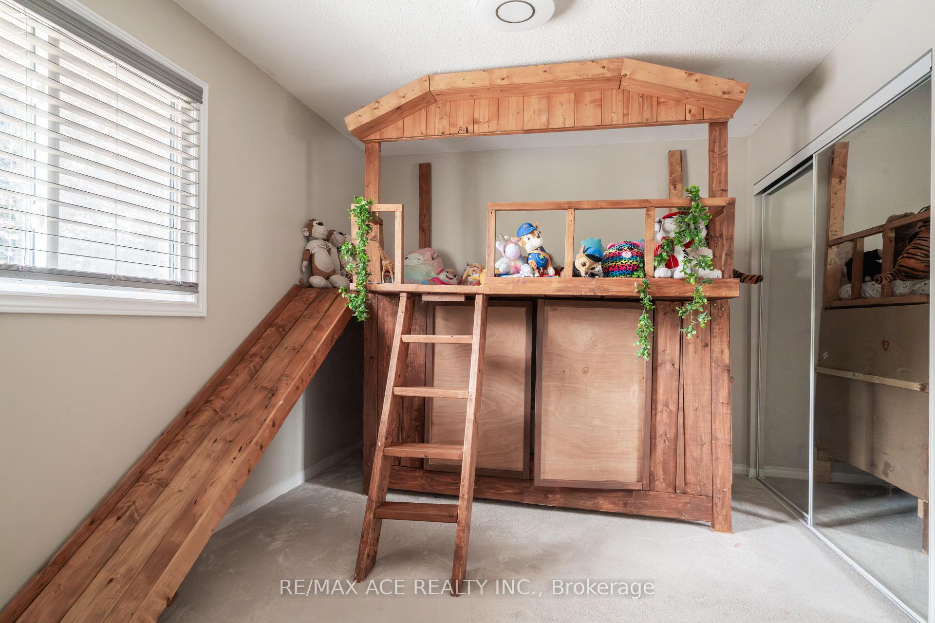 Photo 24 of 50 Soper Creek Drive, Clarington, Bowmanville — HOMEH
